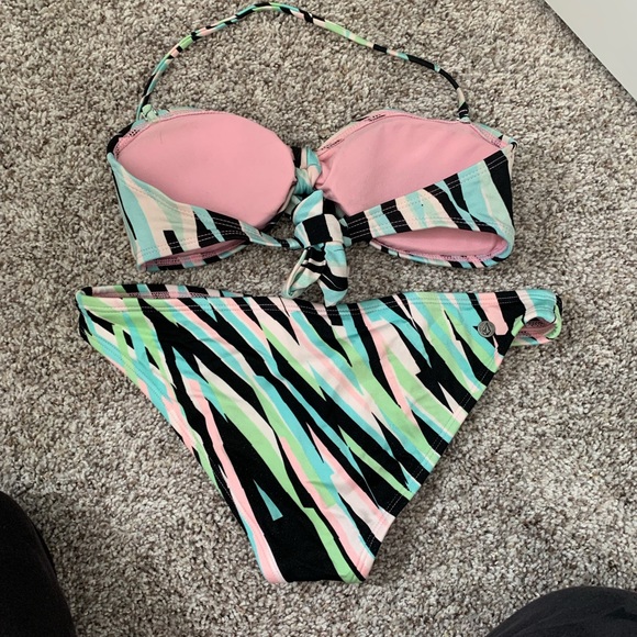 Volcom Bikini - Picture 2 of 3